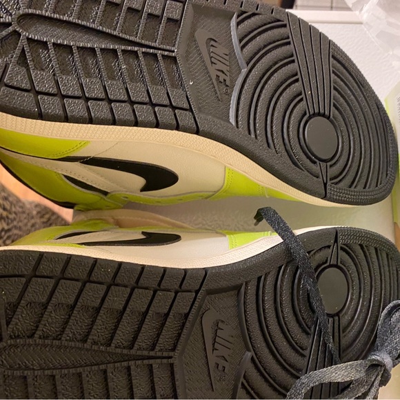Nike Air Jordan 1 Retro High OG Visionaire Volt Black Mens NEW 8.5 men/10 women - Picture 6 of 7